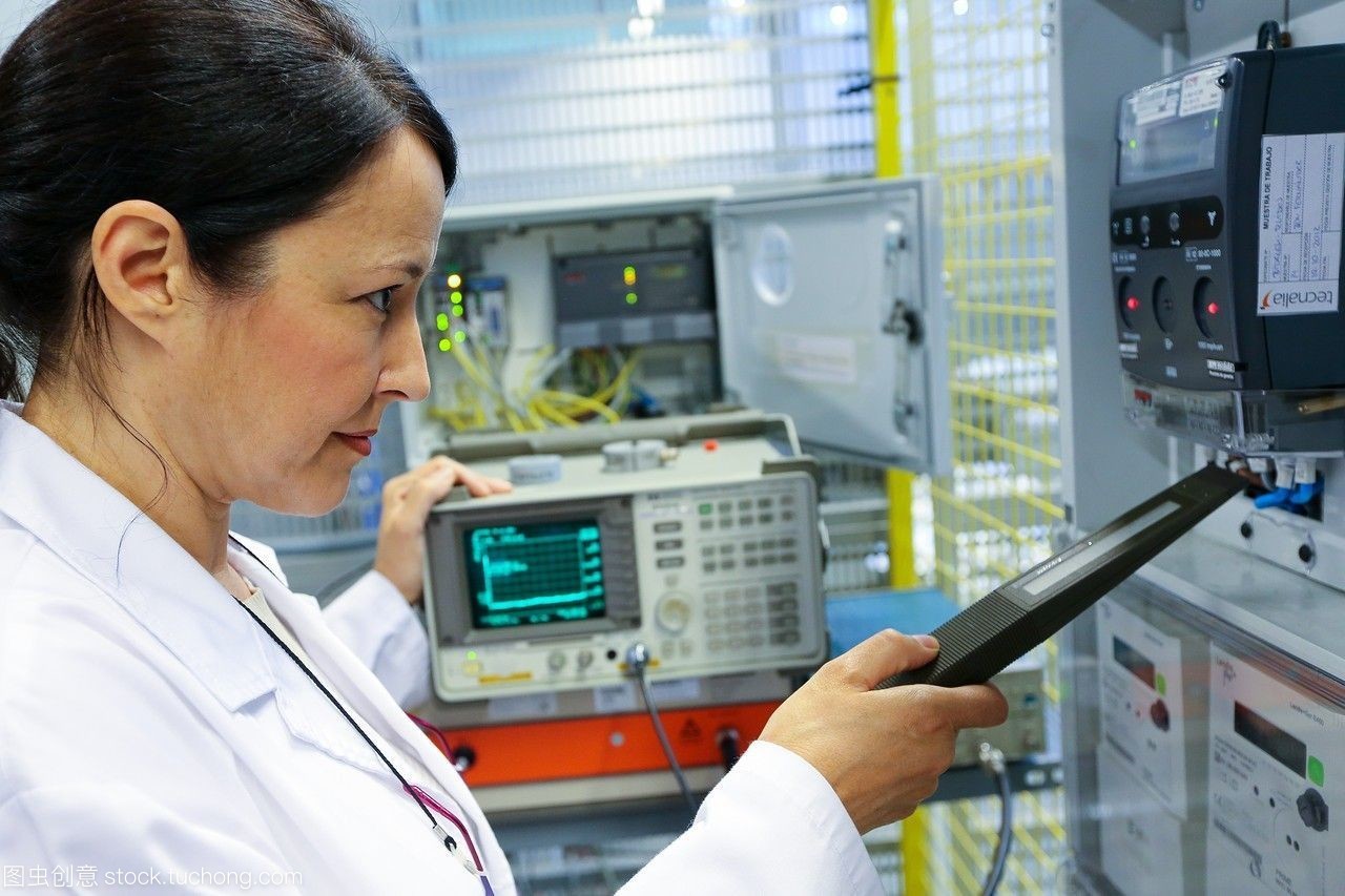 研究員電器柜性能計數(shù)器低壓微網(wǎng)絡測試和證書服務智能電網(wǎng)和智能電表認證的電力電子設備技術服務行業(yè)tecnalia研究與創(chuàng)新bizkaia巴斯克的國家西班牙